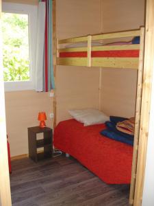 Postel nebo postele na pokoji v ubytování Camping Le Val de Trie