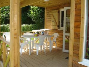 Balkón nebo terasa v ubytování Camping Le Val de Trie