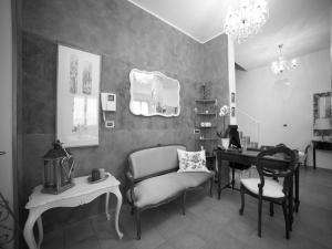 a living room with a desk and a chair and a table at Agriturismo Fondo Gesù in Sala Bolognese