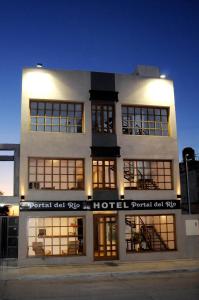 a hotel building with the words hotel hotel closed at Hotel Portal del Río in La Paz