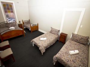 Katil atau katil-katil dalam bilik di Peden's Hotel