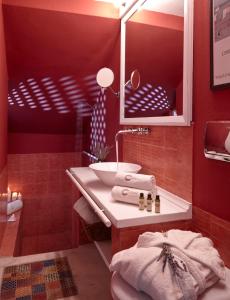 A bathroom at Altana Heritage Suites