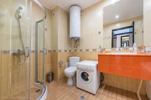 Ένα μπάνιο στο Golden Sands Rentals Apartments +128 φωτογραφίες