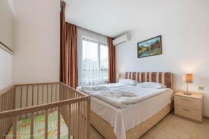 Кровать или кровати в номере Golden Sands Rentals Apartments