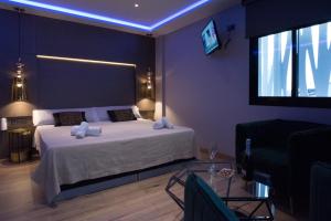 Postel nebo postele na pokoji v ubytování DAOS Suites & Terrace Marbella