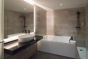 Koupelna v ubytování DAOS Suites & Terrace Marbella