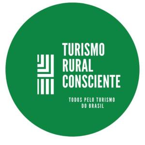einem grünen Kreis mit einem Schild, das Tuninianroidroidroidroiidnormal liest in der Unterkunft Fazenda da Roseta - Turismo Rural e Passeios a Cavalo - in Baependi