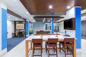 an office lobby with a table and chairs at Holiday Inn Express & Suites Purcell, an IHG Hotel in Purcell