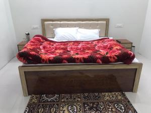 Postel nebo postele na pokoji v ubytování Corridor inn