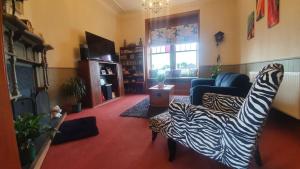 TV a/nebo společenská místnost v ubytování Homestay On Queen