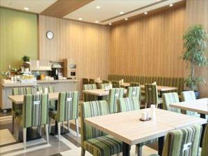 多美迎EXPRESS掛川酒店餐厅或其他用餐的地方