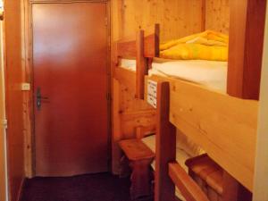 a small room with two bunk beds and a door at Glaciers Cocoon in Val Thorens