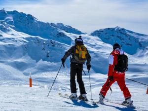 two people on skis on a snow covered mountain at Glaciers Cocoon in Val Thorens