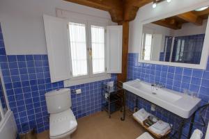 A bathroom at Hotel Rural Casa Xusto
