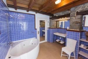 A bathroom at Hotel Rural Casa Xusto