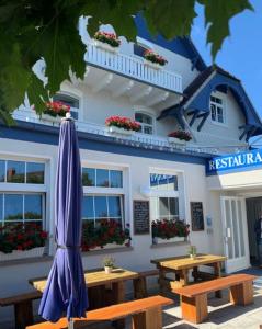 A restaurant or other place to eat at Strandhaus WOTAN