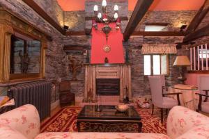A seating area at Hotel Rural Casa Xusto
