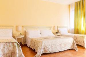 Postel nebo postele na pokoji v ubytování Palazzo Vittoria + 19 fotografií