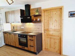 Kuchyň nebo kuchyňský kout v ubytování Honey apartments