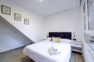 Łóżko lub łóżka w pokoju w obiekcie Menditxo Eder Rooms