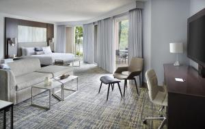 a living room with a couch and a bed and a table at Atlanta Evergreen Lakeside Resort in Stone Mountain