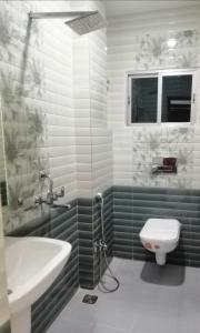 Ένα μπάνιο στο RAJHAT MARANAO House