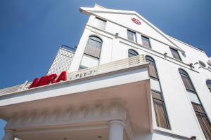 Budova, kde se hotel nachází + 18 fotografií