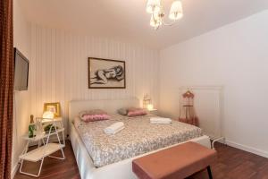 Postel nebo postele na pokoji v ubytování Dalmatian 230m2 with pool and garden near the old town for families