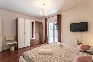 Postel nebo postele na pokoji v ubytování Dalmatian 230m2 with pool and garden near the old town for families