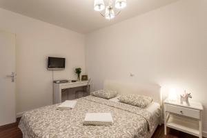 Postel nebo postele na pokoji v ubytování Dalmatian 230m2 with pool and garden near the old town for families