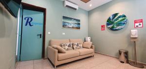 a living room with a couch in a room at Hotel Apartamento Bajamar in Las Palmas de Gran Canaria