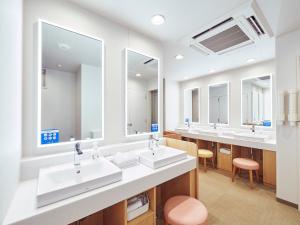 Kamar mandi di THE POCKET HOTEL Kyoto Karasuma Gojo