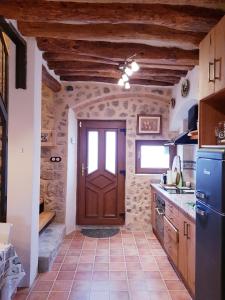 Η κουζίνα ή μικρή κουζίνα στο La Ultima Casa Masboquera