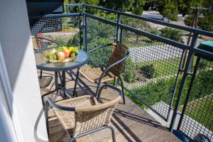 Balkón alebo terasa v ubytovaní Balkon Apartmanház Panzió