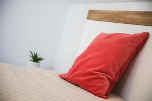 Posteľ alebo postele v izbe v ubytovaní Balkon Apartmanház Panzió