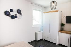 Kuchyňa alebo kuchynka v ubytovaní Balkon Apartmanház Panzió