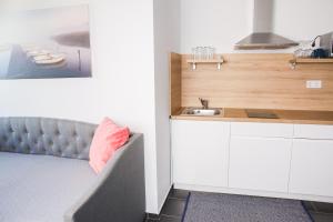 Kuchyňa alebo kuchynka v ubytovaní Balkon Apartmanház Panzió