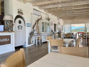 a living room with tables and chairs and a dining room at Casamediterranea in Sperlonga