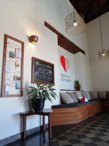 Hotel con Corazón Granada的休息区