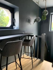 a room with a desk and two chairs at La Petite Maison 1933 in Vesoul