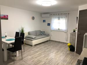 Posedenie v ubytovaní Tőzike apartman + 9 fotografií