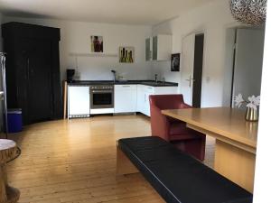 Een keuken of kitchenette bij Ferienhaus Fontane