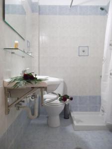Kúpeľňa v ubytovaní Kritamos Beach Apartments
