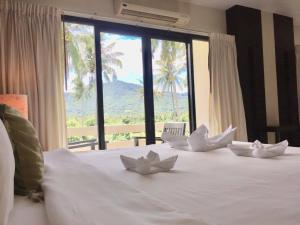 Postel nebo postele na pokoji v ubytování Amarin Samui Hotel - SHA Plus Certified