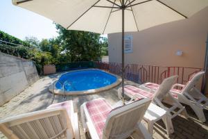 Bazén v ubytovaní Apartments Karina by El-Pi Tours alebo v jeho blízkosti