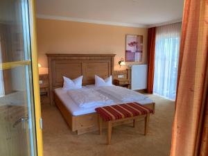 Postel nebo postele na pokoji v ubytování Hotel Sonnenblick + 37 fotografií