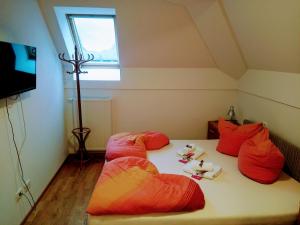 TV a/nebo společenská místnost v ubytování Garni Hotel Bovec