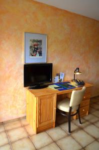 TV a/nebo společenská místnost v ubytování Hotel Pirsch