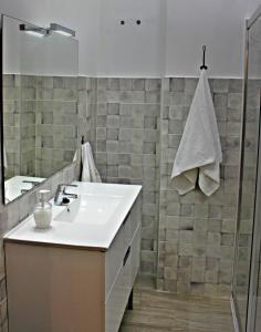 a bathroom with a sink and a mirror at Casa Rural Bekirent in Bocairent