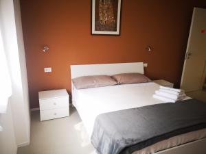 A bed or beds in a room at Il Giardino di Anna - Charming rooms in Cagliari